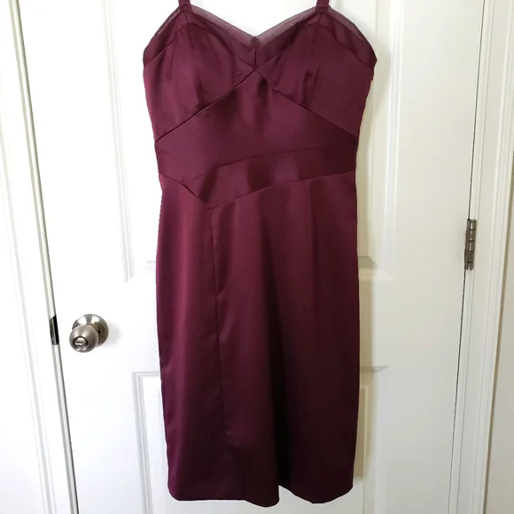 MAX & CLEO Burgundy Satin Strappy Bodycon Sleeveless Knee Length Dress--EUC--8 - Picture 7 of 16